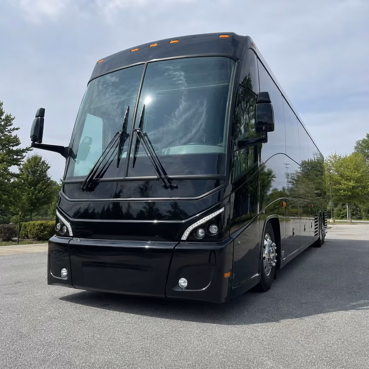 comfortable charter bus rentals for long hauls from minneapolis